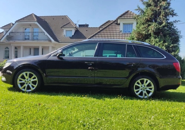 Skoda Superb cena 49900 przebieg: 138700, rok produkcji 2013 z Brwinów małe 137